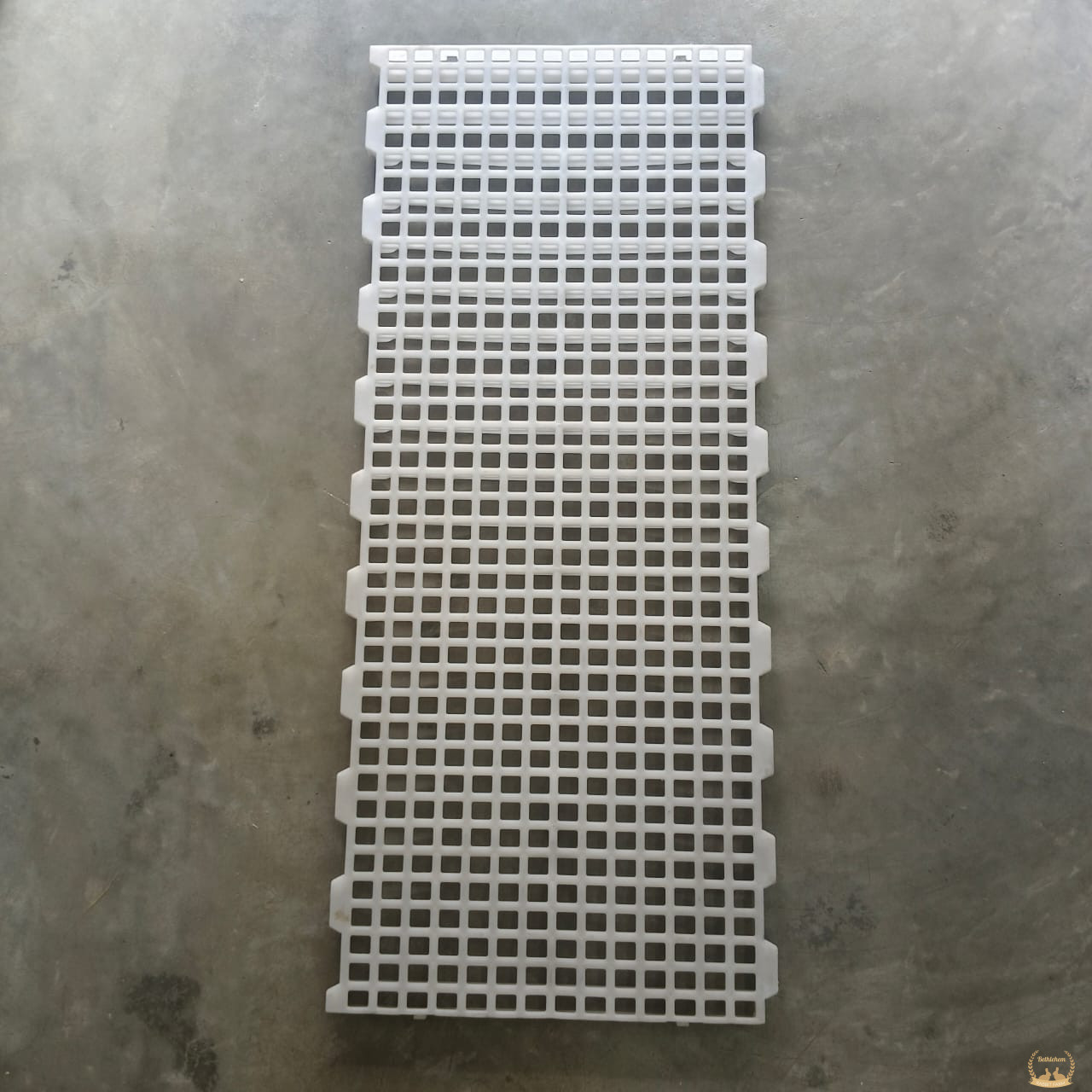 Ensure a clean, durable, and comfortable environment for your poultry with this Plastic Slatted Floor for poultry cages.