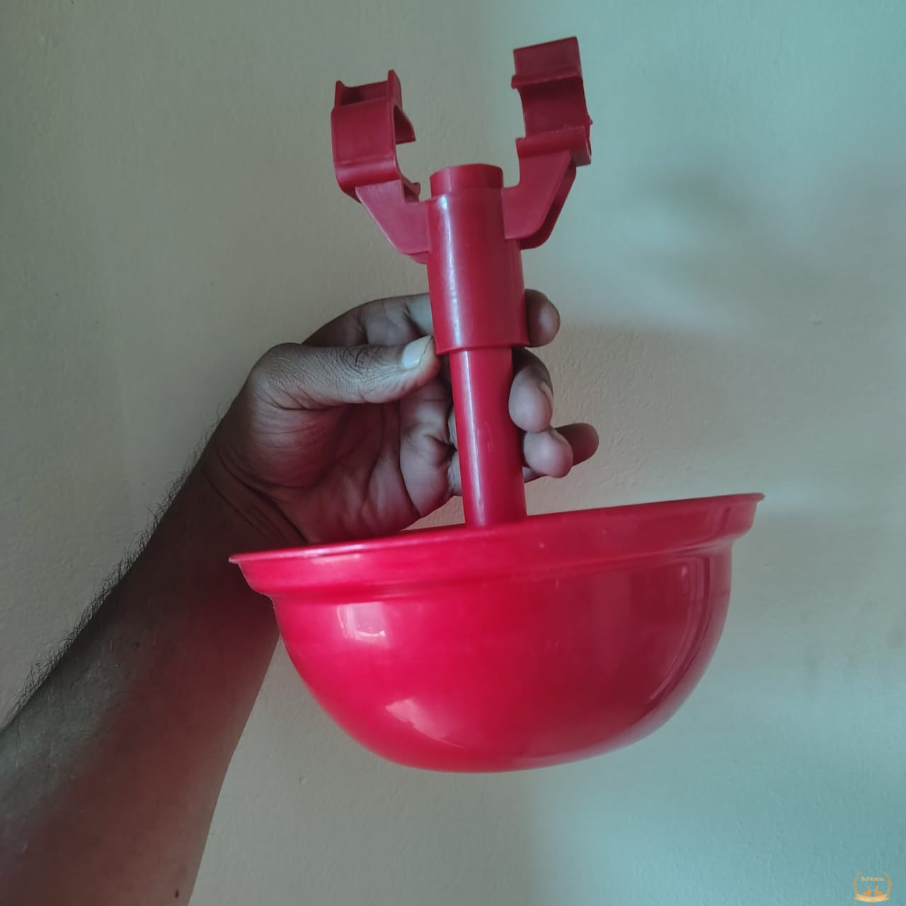 Ensure your animals stay hydrated with this 500ml Float Cup Drinker, ideal for poultry, rabbits, and other small farm animals. Designed with a float valve system, it provides a consistent water level automatically. Made from durable, non-toxic plastic with an anti-leak design, it\\\\\\\'s easy to install on cages, walls, or pipes. A reliable choice for small-scale and backyard farms.